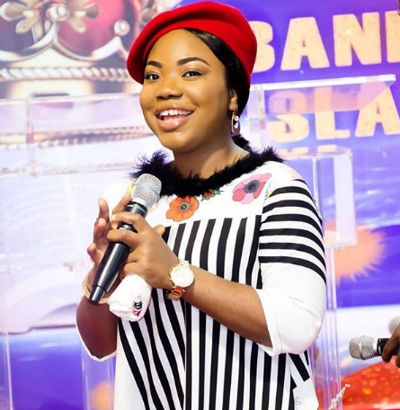 Mercy Chinwo – Akamdinelu